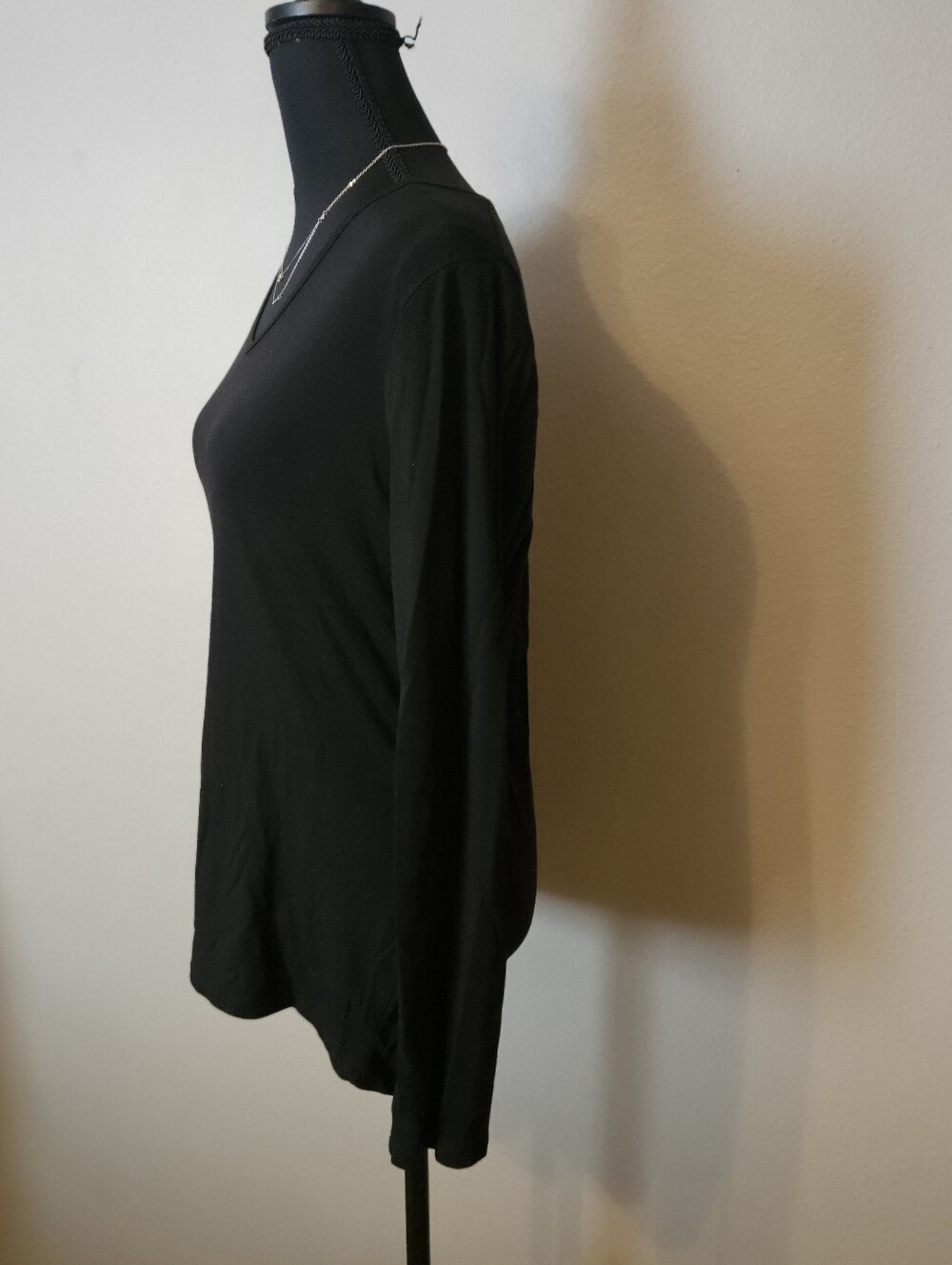 Time and Tru Black V-Neck Long Sleeve Top Women's Medium - Picture 3 of 4
